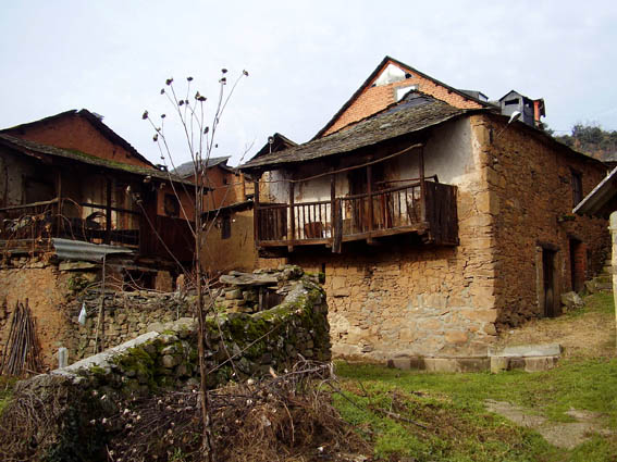 caserio de arlanza pueblo rural